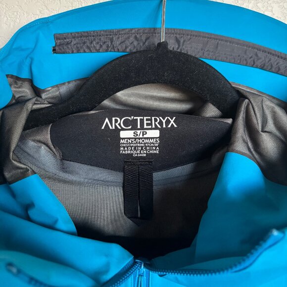 ARC'TERYX versatile jacket - Picture 7 of 7